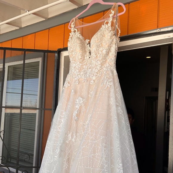 Wedding dress
Wore Once
Size 12
Style J6704 Moonlight from Just Right Bridal - Picture 1 of 3